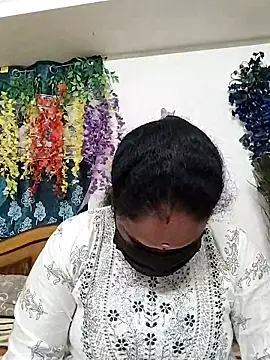 Snapshot of Tamil_Aathira chatting on 11/13/25, 05:28 Tamil Aathira online show from 11/13/25, 05:28