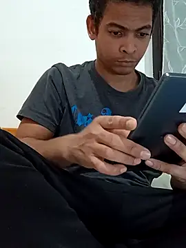 Snapshot of cingonduro chatting on 11/12/25, 07:18 cingonduro online show from 11/12/25, 07:18