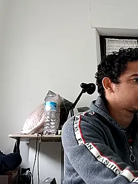 Snapshot of cingonduro chatting on 12/15/25, 09:26 cingonduro online show from 12/15/25, 09:26