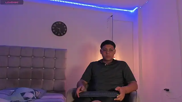 Tylerdrdn online show from 10/28/25, 05:39