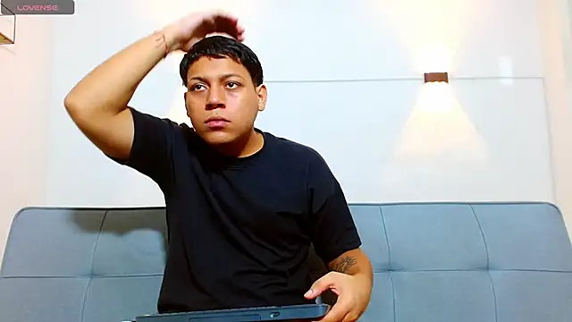 Tylerdrdn online show from 11/23/25, 02:27