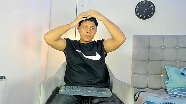 Tylerdrdn online show from 11/15/25, 05:44