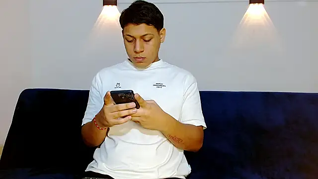 Tylerdrdn online show from 11/19/25, 03:56