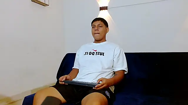 Tylerdrdn online show from 10/30/25, 09:01