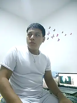 Snapshot of Tylerdrdn chatting on 10/15/25, 07:11 Tylerdrdn online show from 10/15/25, 07:11