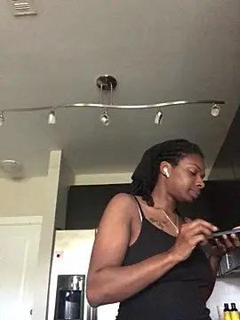 Snapshot of theprettysoles chatting on 04/20/26, 08:43 theprettysoles online show from 04/20/26, 08:43
