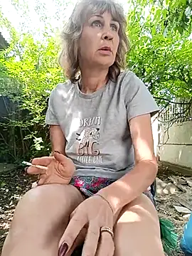 Laura Kiss online show from 06/16/26, 10:59