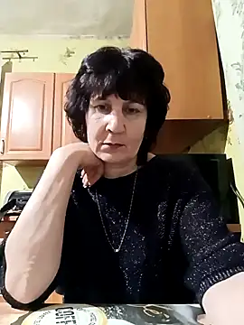 Snapshot of Laura_Kiss chatting on 03/08/25, 04:50 Laura Kiss online show from 03/08/25, 04:50