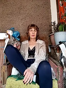 Laura Kiss online show from 06/01/26, 07:52