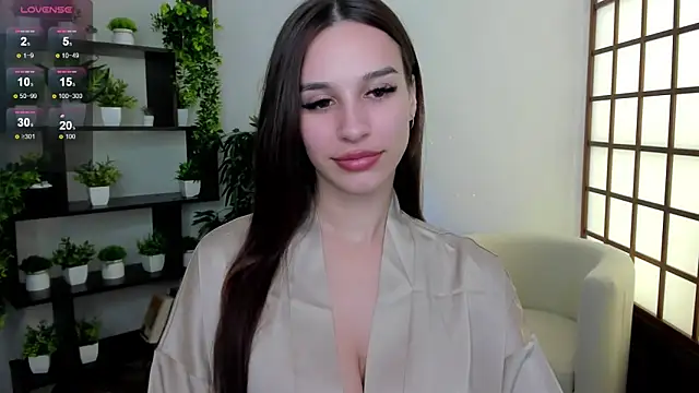 Snapshot of KristineBeauty chatting on 10/13/25, 08:16 KristineBeauty online show from 10/13/25, 08:16