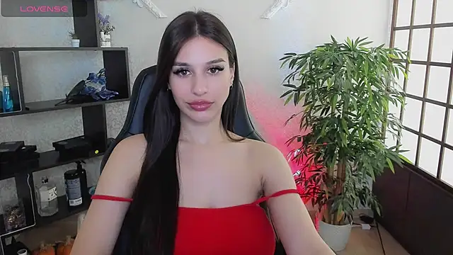 Snapshot of KristineBeauty chatting on 03/18/25, 11:44 KristineBeauty online show from 03/18/25, 11:44