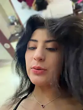 Snapshot of fiorella_paris chatting on 04/08/26, 04:52 fiorella paris online show from 04/08/26, 04:52