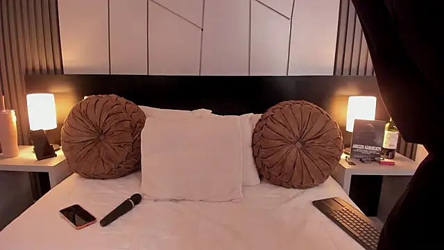 fiorella paris online show from 11/03/25, 03:45