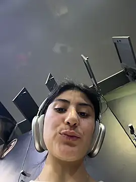 Snapshot of fiorella_paris chatting on 03/17/26, 02:09 fiorella paris online show from 03/17/26, 02:09