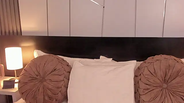 fiorella paris online show from 09/28/25, 04:08