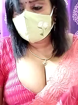 Snapshot of Queenflowerr chatting on 10/25/25, 05:13 Queenflowerr online show from 10/25/25, 05:13