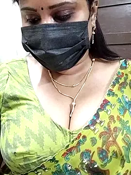 Snapshot of Queenflowerr chatting on 02/19/25, 03:39 Queenflowerr online show from 02/19/25, 03:39