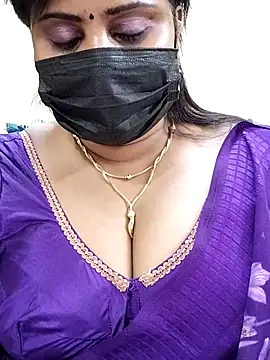 Snapshot of Queenflowerr chatting on 03/02/25, 09:30 Queenflowerr online show from 03/02/25, 09:30