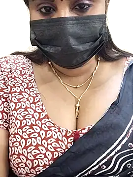 Snapshot of Queenflowerr chatting on 02/18/25, 03:31 Queenflowerr online show from 02/18/25, 03:31