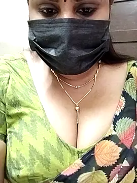 Snapshot of Queenflowerr chatting on 02/22/25, 10:18 Queenflowerr online show from 02/22/25, 10:18