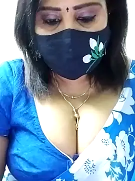 Snapshot of Queenflowerr chatting on 09/10/25, 05:01 Queenflowerr online show from 09/10/25, 05:01