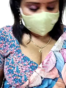 Snapshot of Queenflowerr chatting on 10/27/25, 07:20 Queenflowerr online show from 10/27/25, 07:20