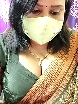 Snapshot of Queenflowerr chatting on 10/23/25, 05:55 Queenflowerr online show from 10/23/25, 05:55