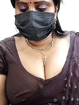 Snapshot of Queenflowerr chatting on 02/15/25, 10:42 Queenflowerr online show from 02/15/25, 10:42