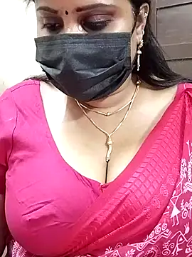 Snapshot of Queenflowerr chatting on 02/14/25, 10:28 Queenflowerr online show from 02/14/25, 10:28