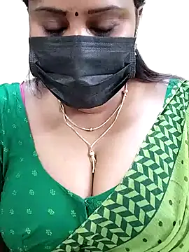 Snapshot of Queenflowerr chatting on 02/19/25, 12:25 Queenflowerr online show from 02/19/25, 12:25