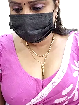 Snapshot of Queenflowerr chatting on 02/20/25, 08:47 Queenflowerr online show from 02/20/25, 08:47