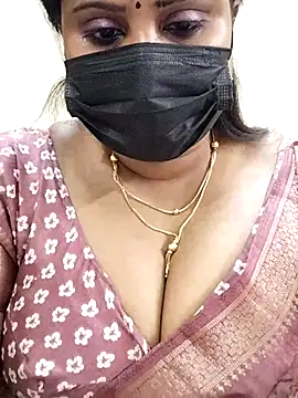 Snapshot of Queenflowerr chatting on 02/26/25, 07:42 Queenflowerr online show from 02/26/25, 07:42