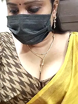 Snapshot of Queenflowerr chatting on 02/17/25, 10:18 Queenflowerr online show from 02/17/25, 10:18