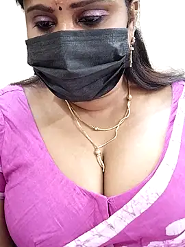 Snapshot of Queenflowerr chatting on 02/14/25, 03:47 Queenflowerr online show from 02/14/25, 03:47