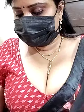 Snapshot of Queenflowerr chatting on 03/06/25, 11:14 Queenflowerr online show from 03/06/25, 11:14