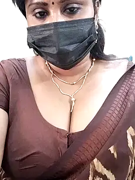 Snapshot of Queenflowerr chatting on 03/21/25, 10:17 Queenflowerr online show from 03/21/25, 10:17