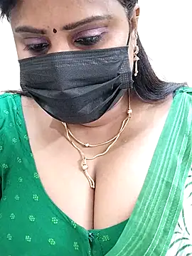 Snapshot of Queenflowerr chatting on 02/23/25, 04:24 Queenflowerr online show from 02/23/25, 04:24