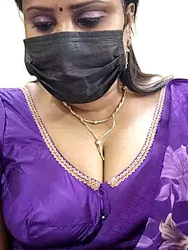 Snapshot of Queenflowerr chatting on 02/21/25, 07:10 Queenflowerr online show from 02/21/25, 07:10