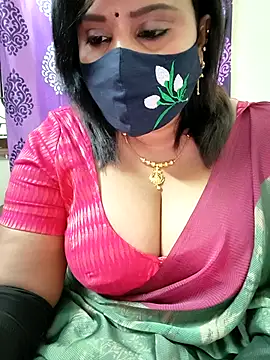 Queenflowerr online show from 11/08/25, 10:19