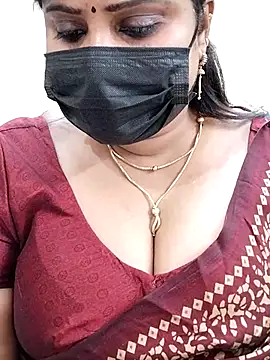 Snapshot of Queenflowerr chatting on 02/25/25, 04:25 Queenflowerr online show from 02/25/25, 04:25