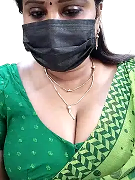 Snapshot of Queenflowerr chatting on 02/13/25, 02:56 Queenflowerr online show from 02/13/25, 02:56