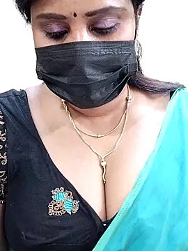 Snapshot of Queenflowerr chatting on 03/05/25, 07:27 Queenflowerr online show from 03/05/25, 07:27