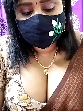 Snapshot of Queenflowerr chatting on 11/01/25, 08:19 Queenflowerr online show from 11/01/25, 08:19