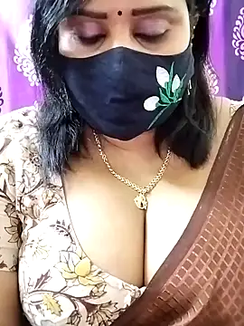 Snapshot of Queenflowerr chatting on 10/28/25, 05:45 Queenflowerr online show from 10/28/25, 05:45