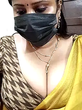 Snapshot of Queenflowerr chatting on 03/04/25, 10:35 Queenflowerr online show from 03/04/25, 10:35