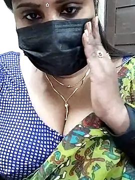 Snapshot of Queenflowerr chatting on 02/15/25, 11:17 Queenflowerr online show from 02/15/25, 11:17