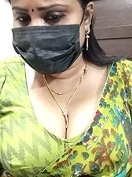 Snapshot of Queenflowerr chatting on 02/21/25, 01:55 Queenflowerr online show from 02/21/25, 01:55