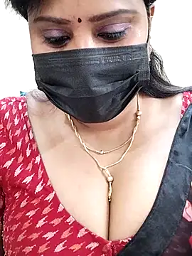 Snapshot of Queenflowerr chatting on 03/06/25, 02:30 Queenflowerr online show from 03/06/25, 02:30