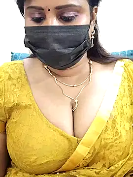 Snapshot of Queenflowerr chatting on 03/10/25, 03:41 Queenflowerr online show from 03/10/25, 03:41