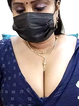 Snapshot of Queenflowerr chatting on 03/04/25, 05:00 Queenflowerr online show from 03/04/25, 05:00